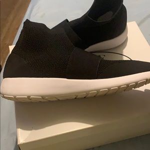 🌸 Steve Madden “Sock” Sneakers